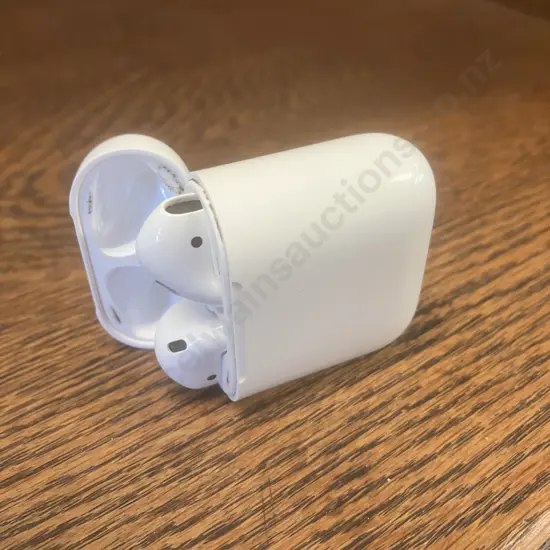 Apple AirPods A2031 2nd Generation With A1602 Charging Case