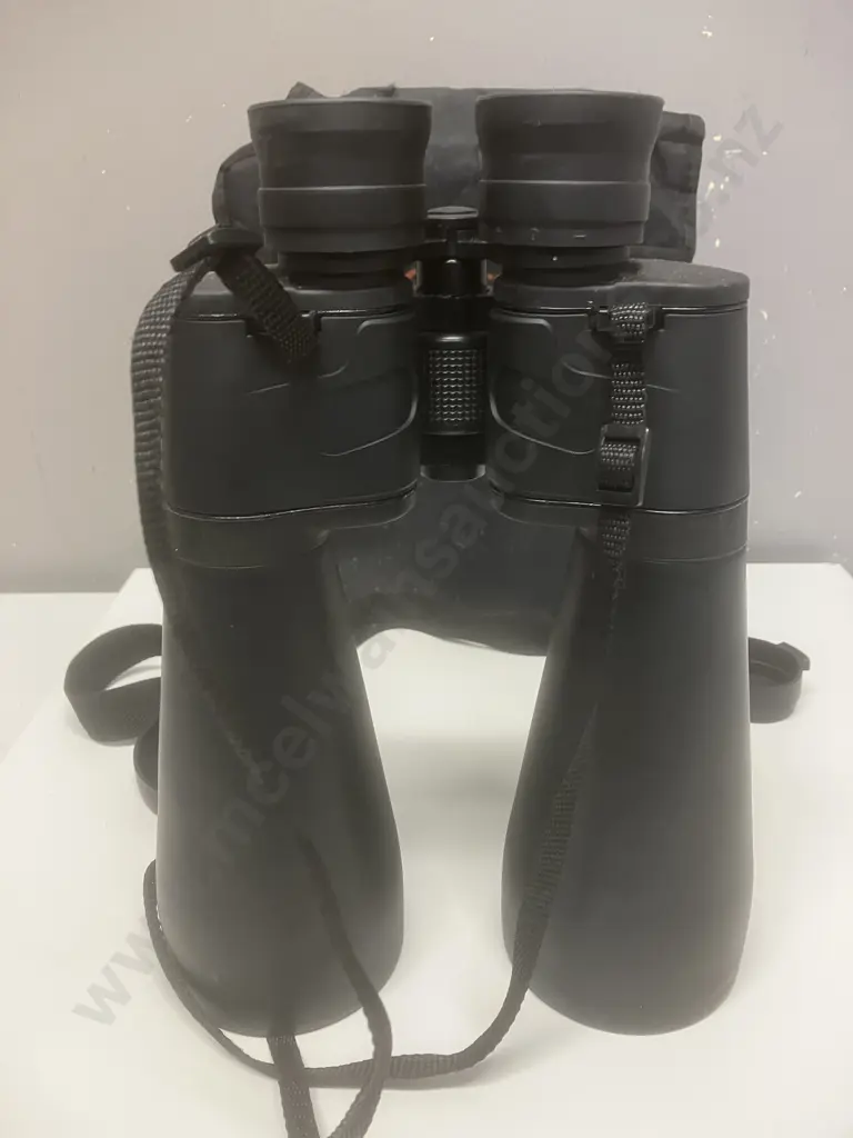 Celestron SkyMaster 15x70 Binoculars With Carry Bag. FOV 4.4, Long Eye Relief Image 1++