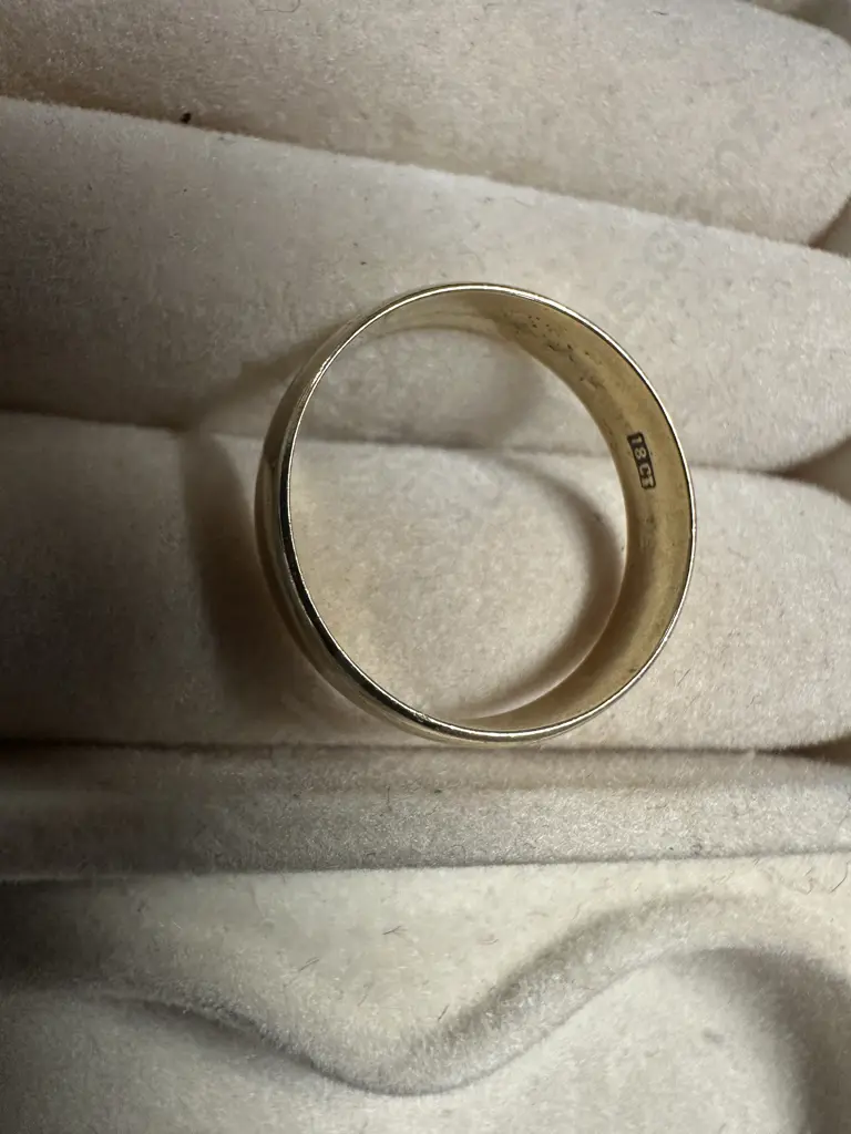 Stamped 9ct Mens Wedding Band Image 1++