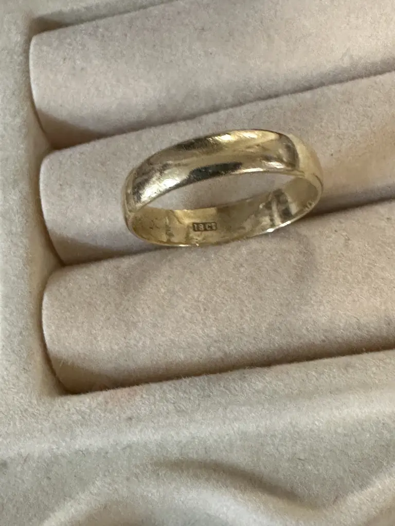 Stamped 9ct Mens Wedding Band Image 1++