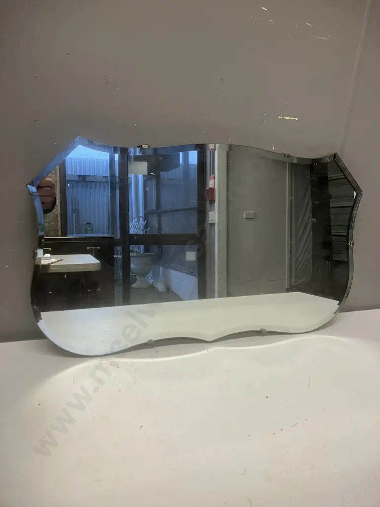 Vintage Shield Shape Wall Mirror. 35 x 60.5cm Image 1++