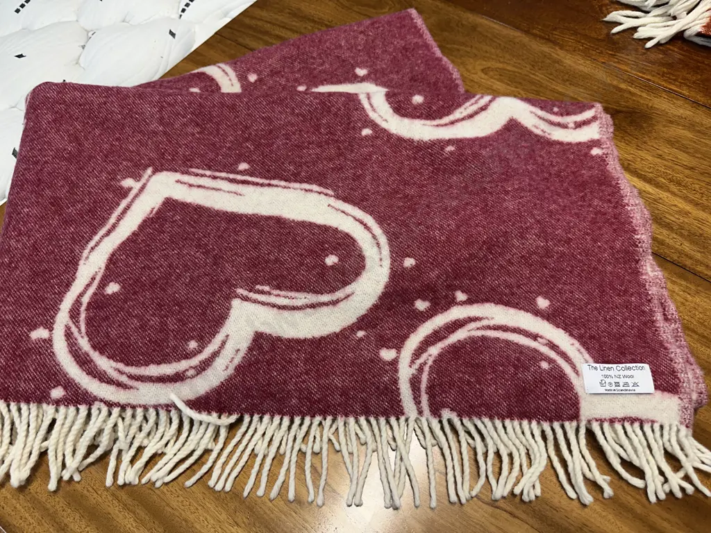 The Linen Collection 100% Woollen Throw Pink/ Cream With Love Heart Detail Image 1++