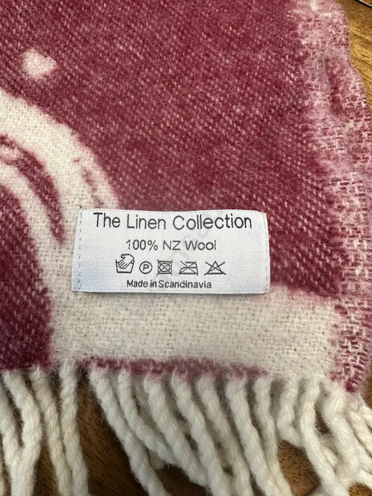 The Linen Collection 100% Woollen Throw Pink/ Cream With Love Heart Detail Image 1++