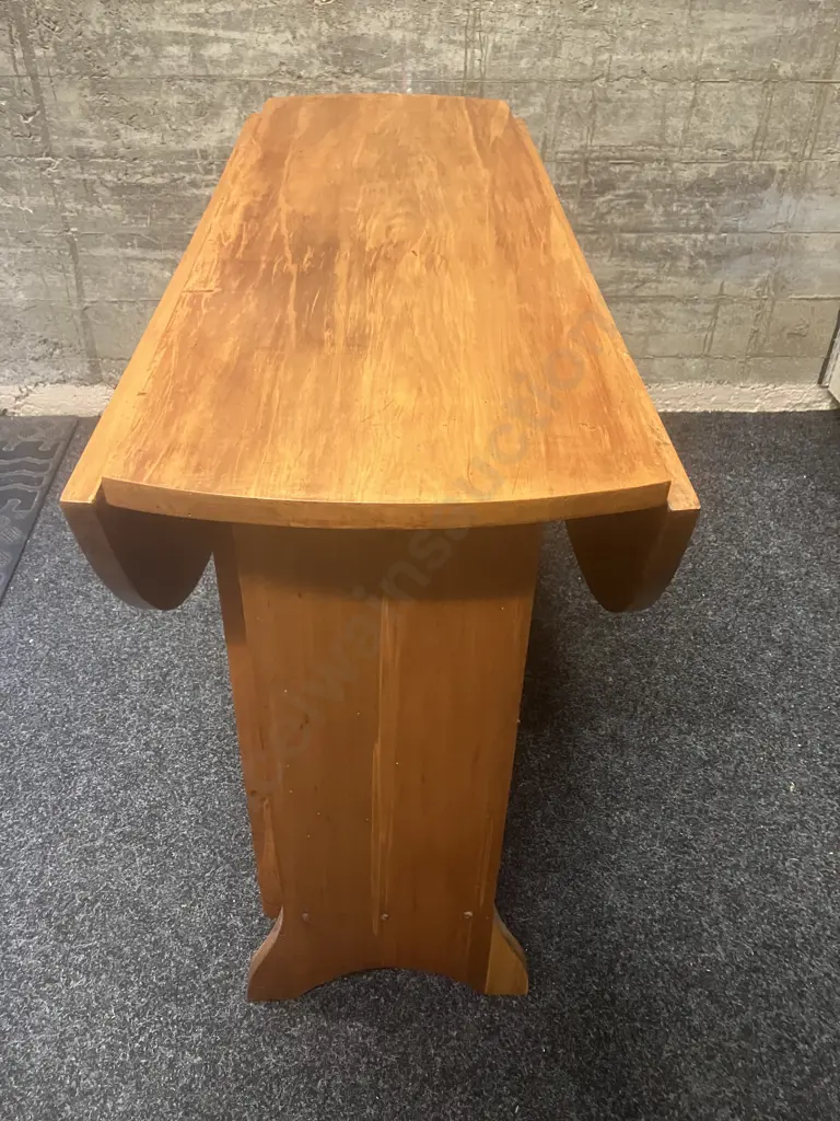 Rimu Dropleaf Gate Leg Dining Table. 73 x 103cm Image 1++