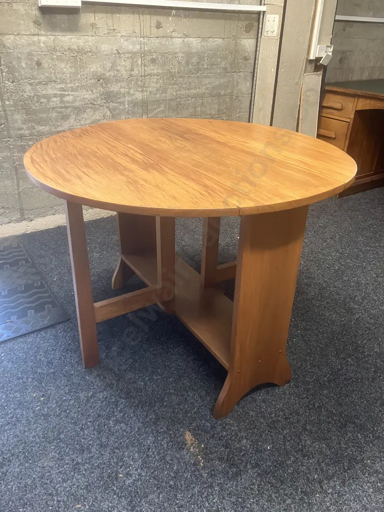 Rimu Dropleaf Gate Leg Dining Table. 73 x 103cm Image 1++