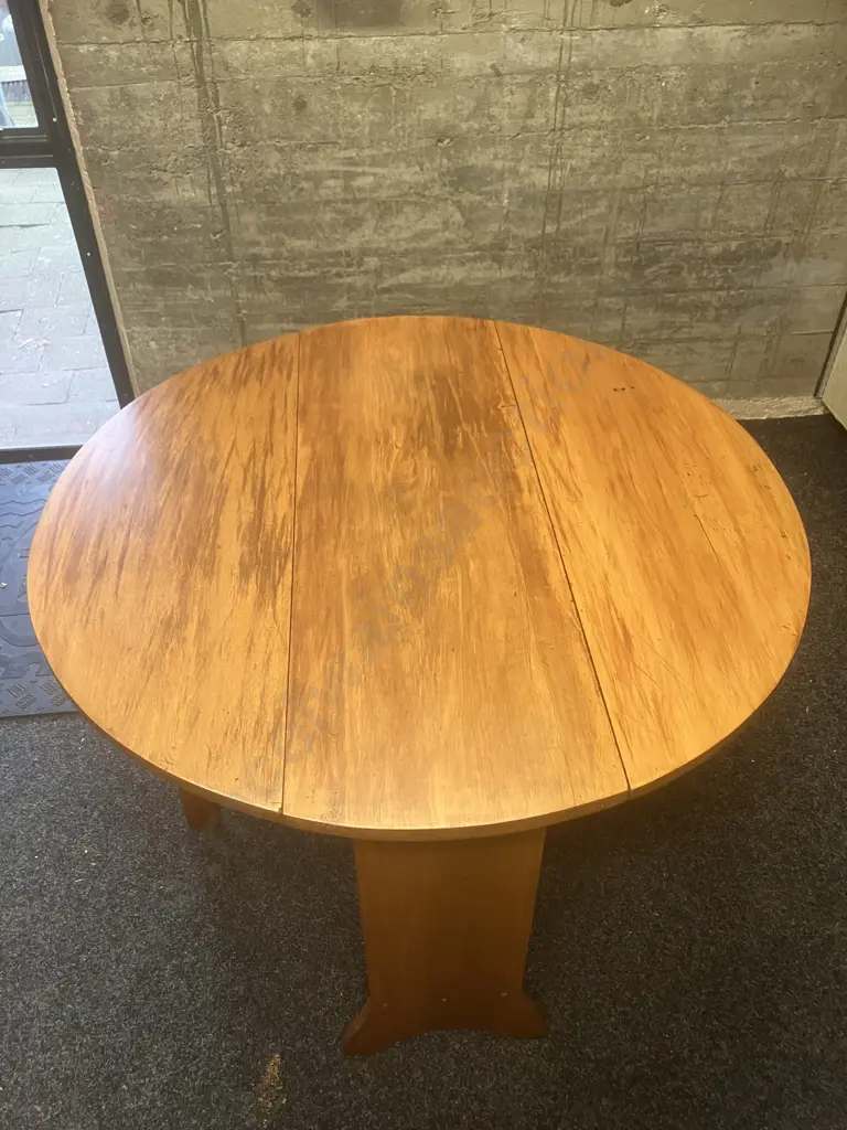 Rimu Dropleaf Gate Leg Dining Table. 73 x 103cm Image 1++
