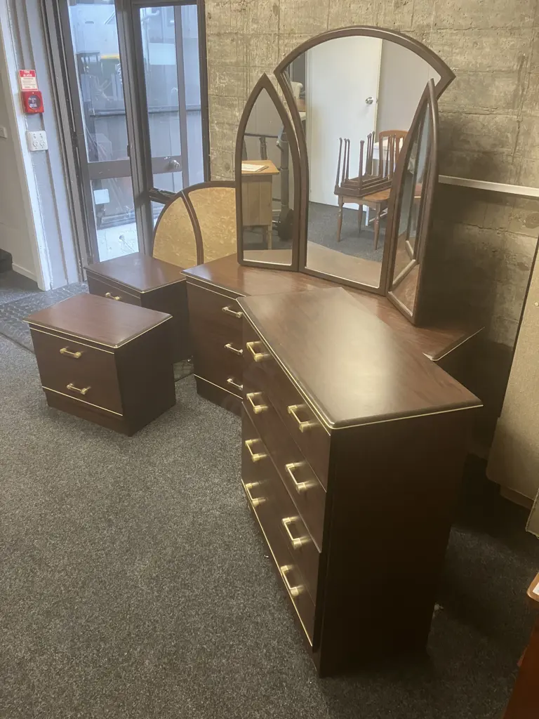 Vintage 'Contessa' 5 Piece Bedroom Set, Arched Headboard With Velour Panels, Arched Tri-Mirrored Dressing Table Etc Image 1++