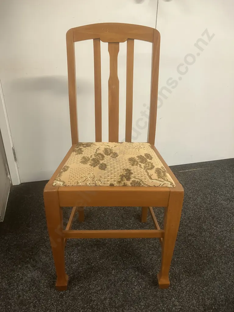Rimu Dining Chair Image 1++
