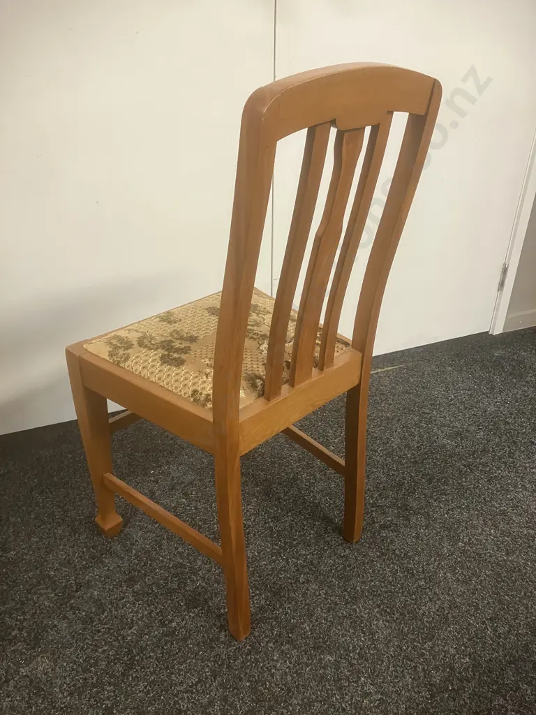 Rimu Dining Chair Image 1++