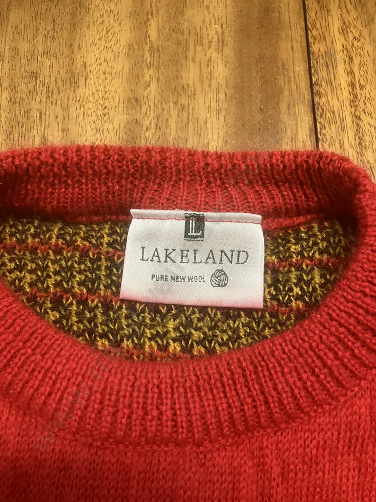 Lakeland Pure New Wool Jersey With Cat & Yarn Pattern - NZ Size M Image 1++