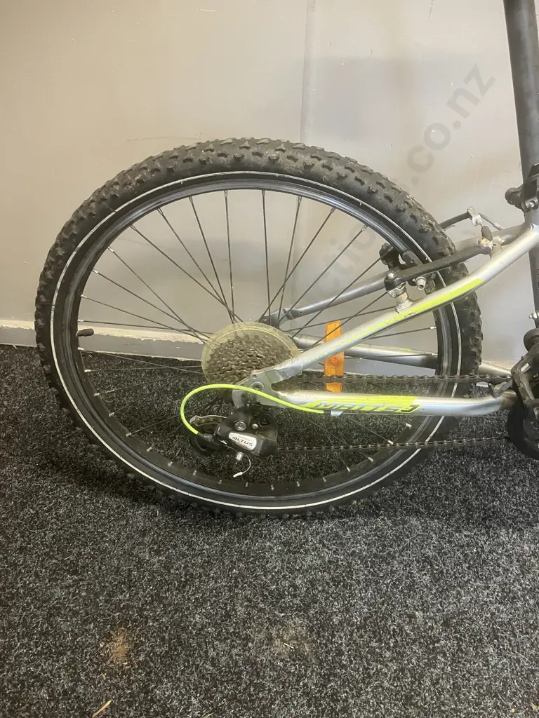 Merida Matts J24 Bike - Grey & Lime Colours Image 1++