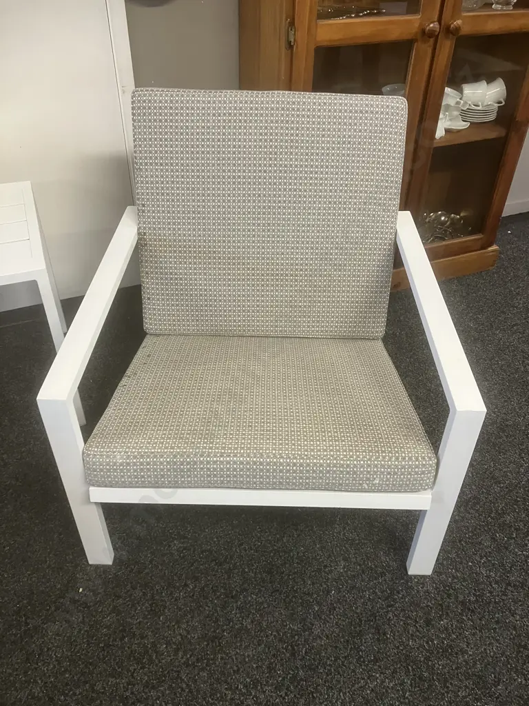 White Aluminum Outdoor Chairs With Small Table Image 1++