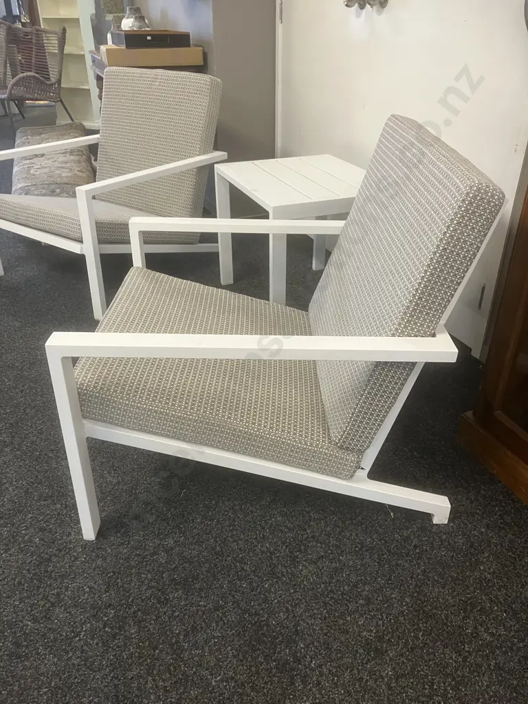 White Aluminum Outdoor Chairs With Small Table Image 1++
