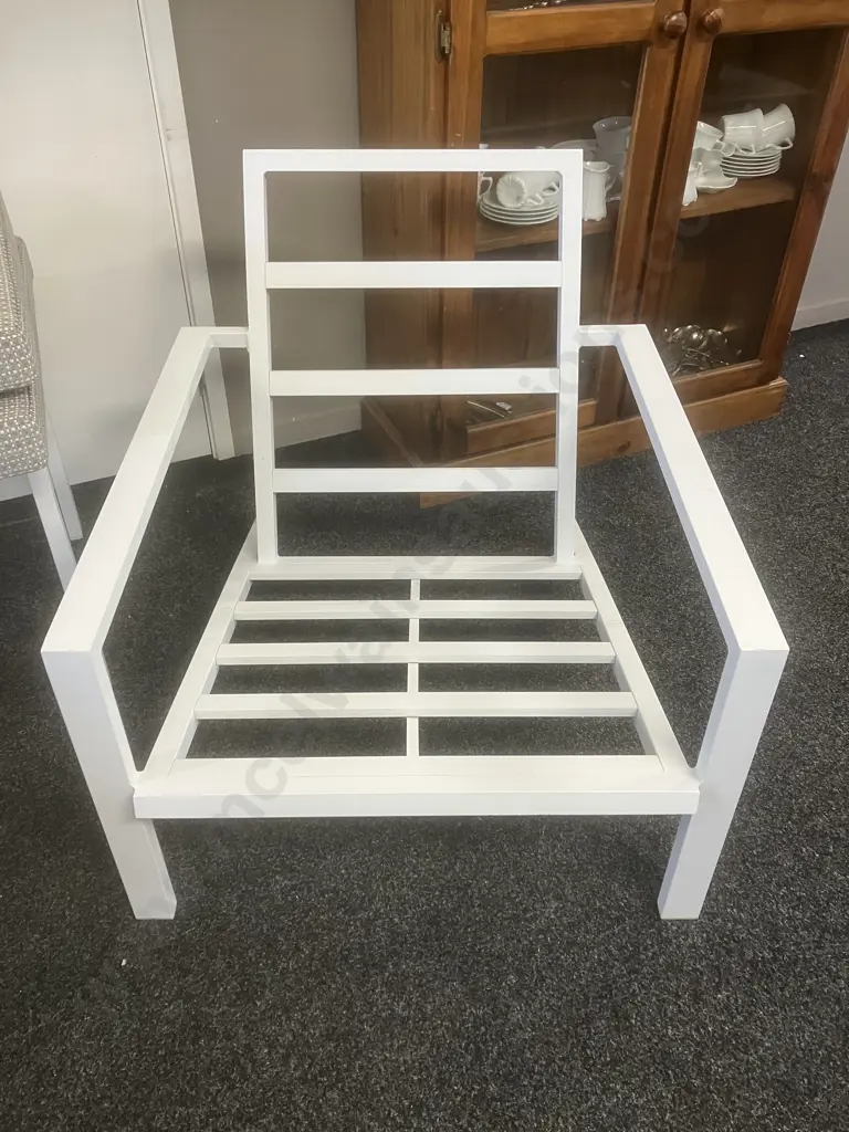 White Aluminum Outdoor Chairs With Small Table Image 1++