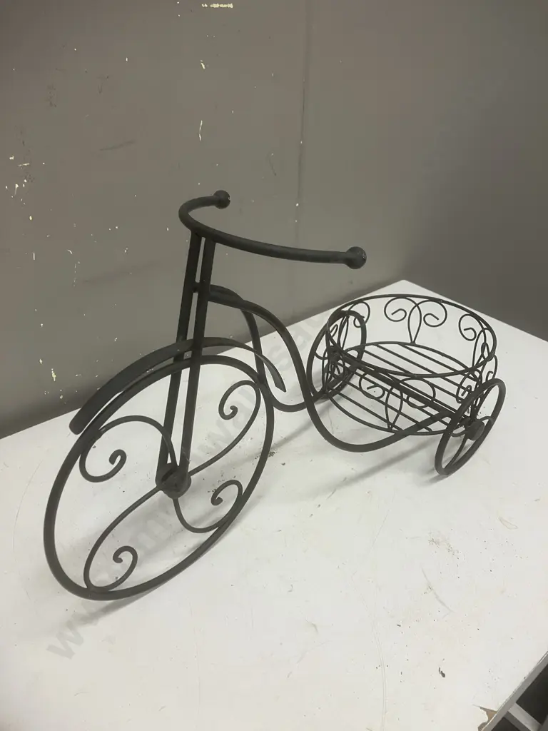 Black Steel Bike Planter. 29 x 48cm Image 1++