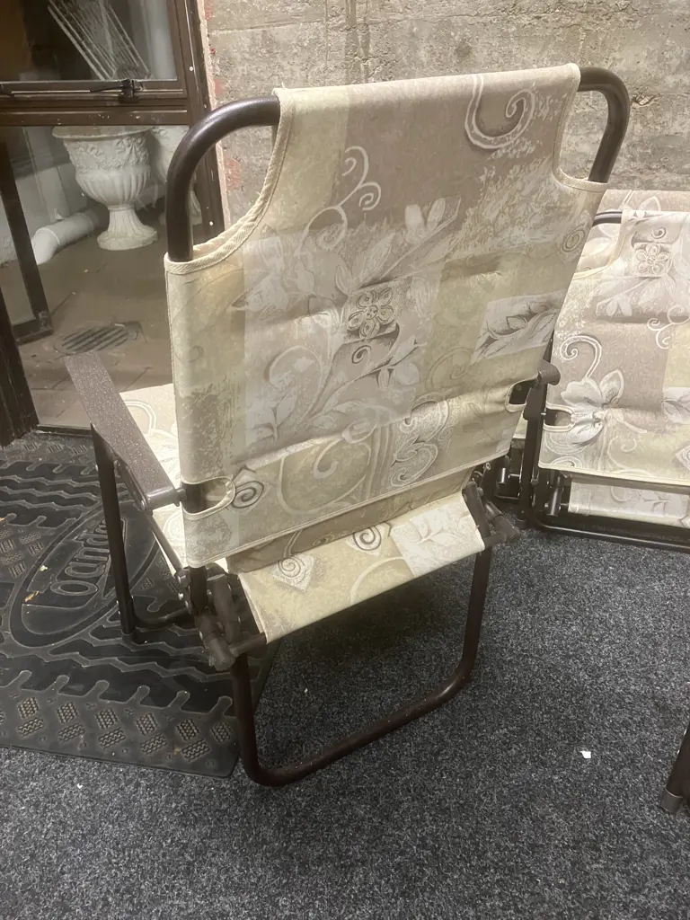 Set of 4 Folding Chairs Image 1++