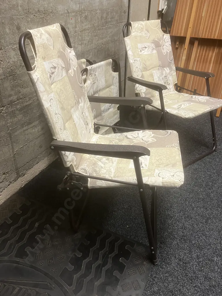 Set of 4 Folding Chairs Image 1++