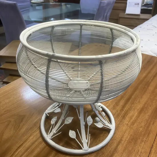 Metal Plant Stand Painted White. 30 x 31cm