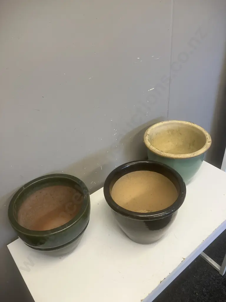 Lot of 3 Garden Pots Image 1++