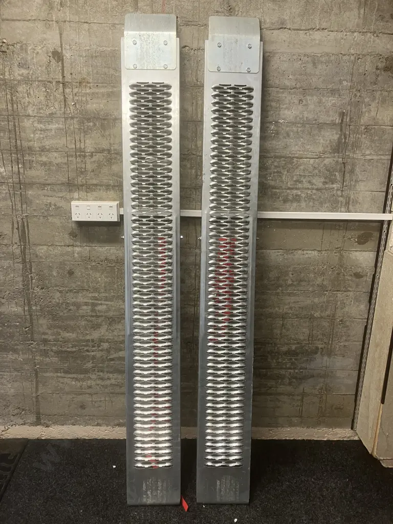 Maxi Trac Loading Ramps. L197cm Image 1++