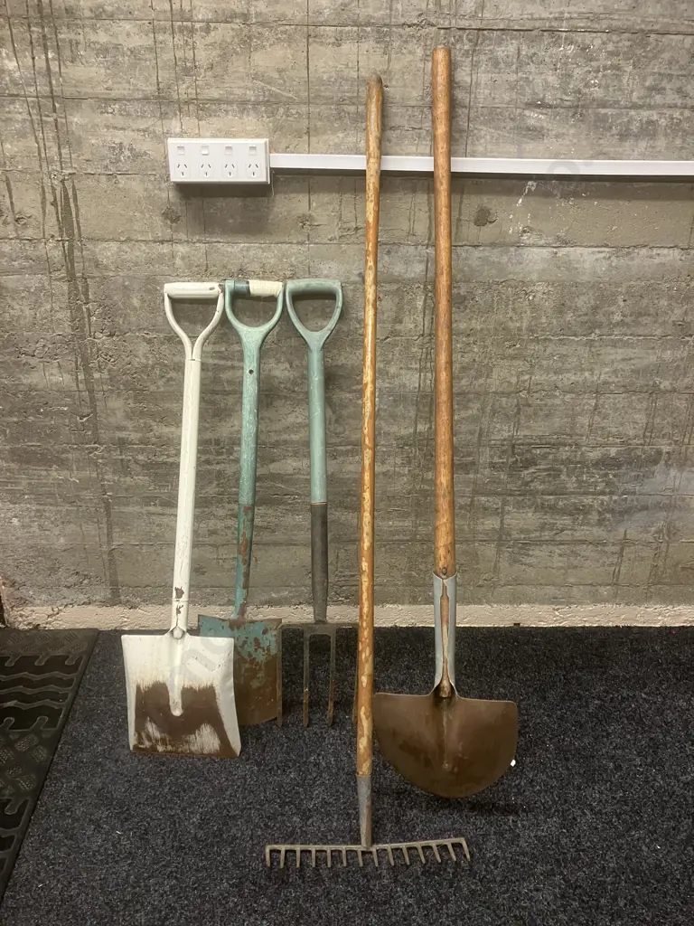 Spade, Shovels, Garden Fork & Rake Image 1++