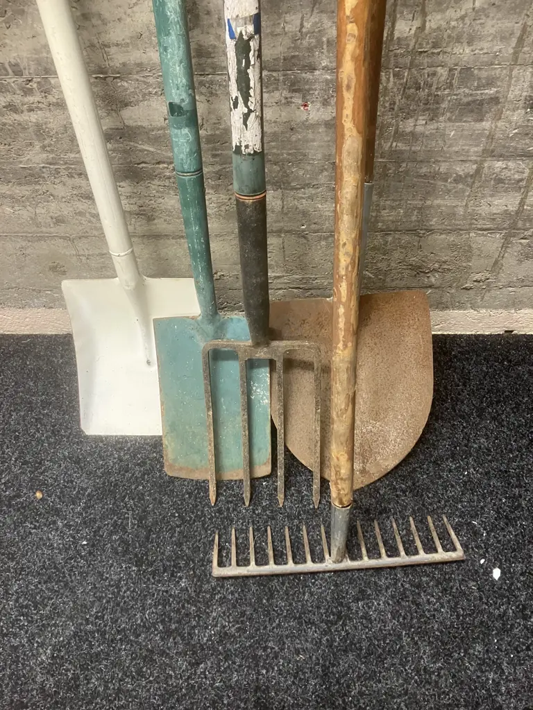 Spade, Shovels, Garden Fork & Rake Image 1++