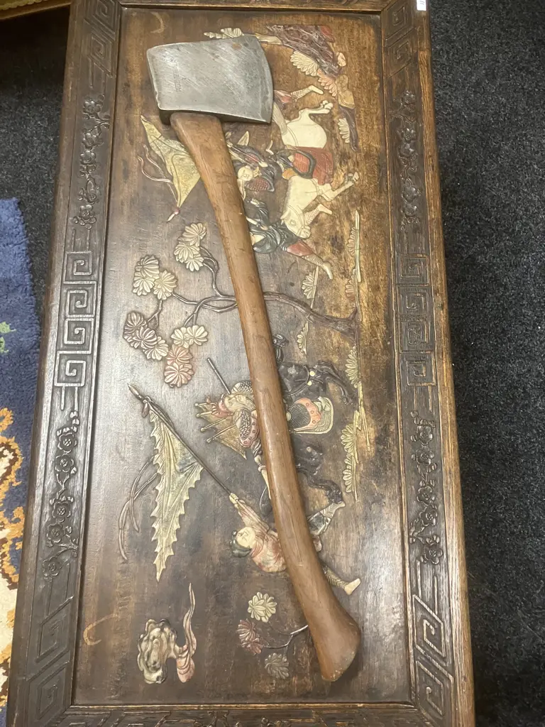 Kelly Dandenong World's Finest Tasmanian Pattern Axe Head True Temper - 1935-1950 Made in Canada. 27" Handle Image 1++
