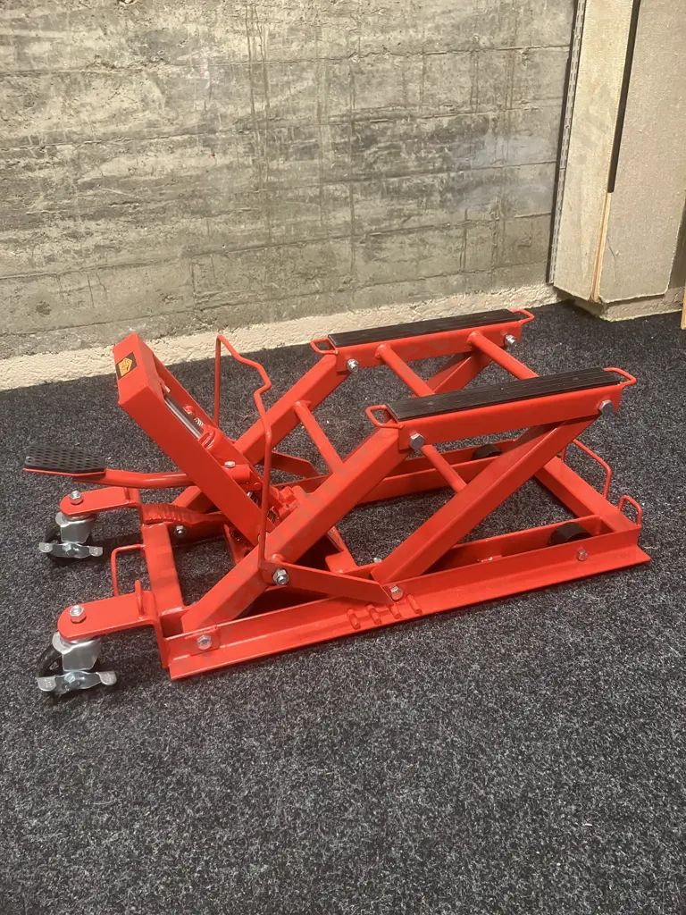 Toolshed Motorcycle Lift Image 1++