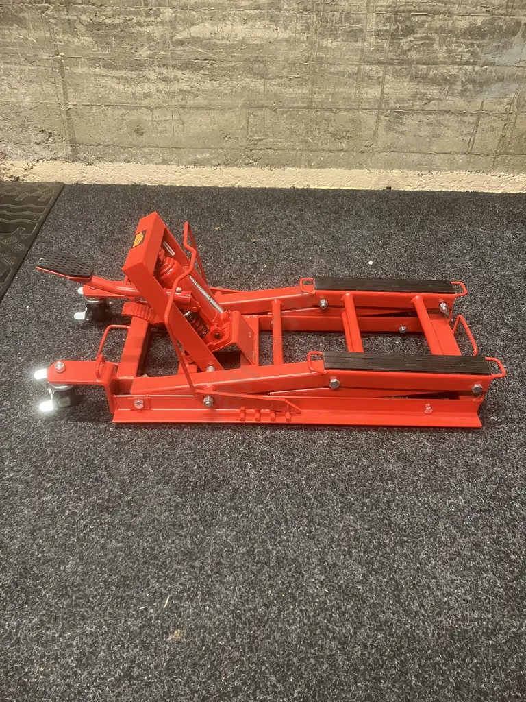 Toolshed Motorcycle Lift Image 1++