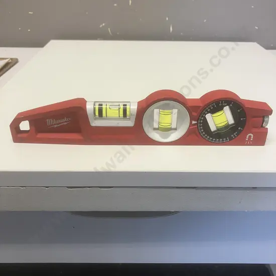Milwaukee Block Torpedo Level  48-22-5210 - 10" Die Cast Torpedo Level With 360 Degree Locking Vial