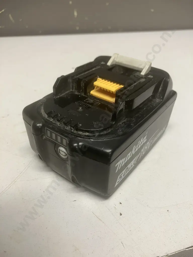 Makita 18V 5.0Ah Battery BL1850B Image 1++