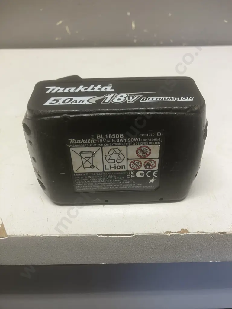 Makita 18V 5.0Ah Battery BL1850B Image 1++