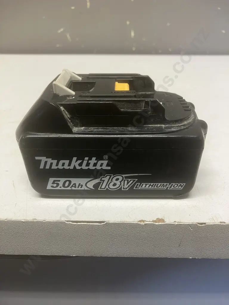 Makita 18V 5.0Ah Battery BL1850B Image 1++