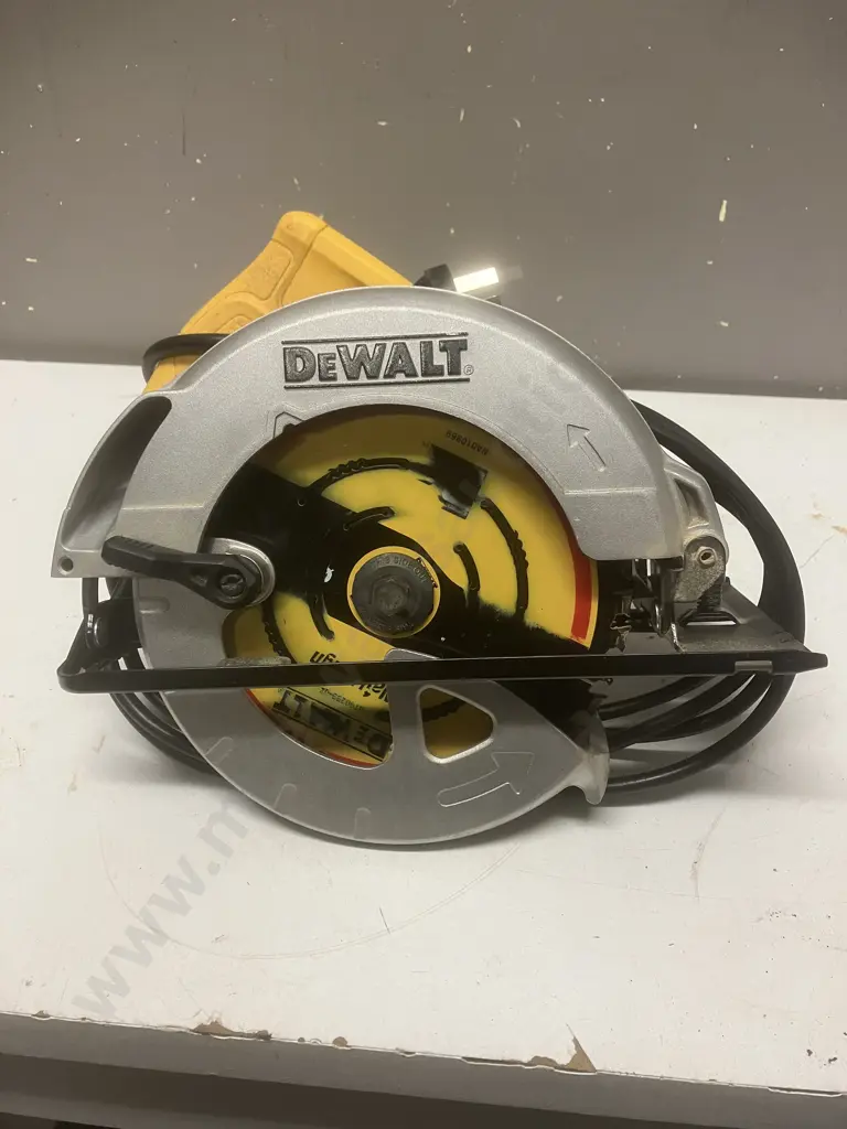 DeWalt 1350W 185mm Circular Saw DWE560-XE Image 1++