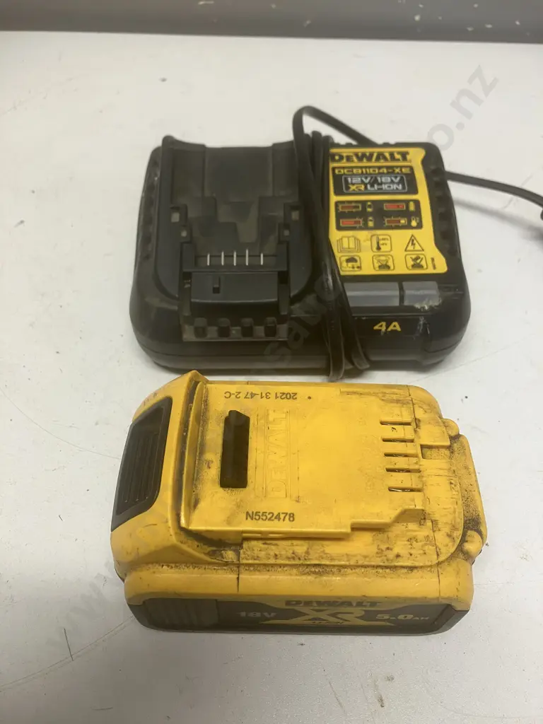 DeWalt DCB1104-XE 12V / 18V XR Li-Ion Charger With 5.0Ah Battery Image 1++