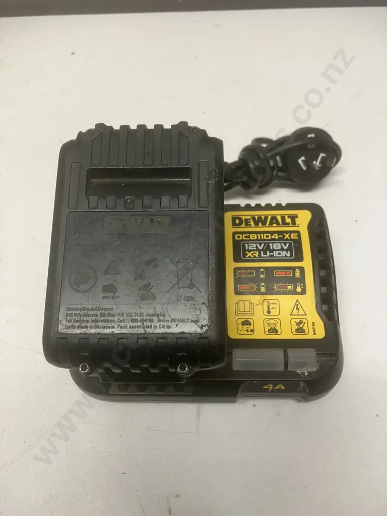 DeWalt DCB1104-XE 12V / 18V XR Li-Ion Charger With 5.0Ah Battery Image 1++