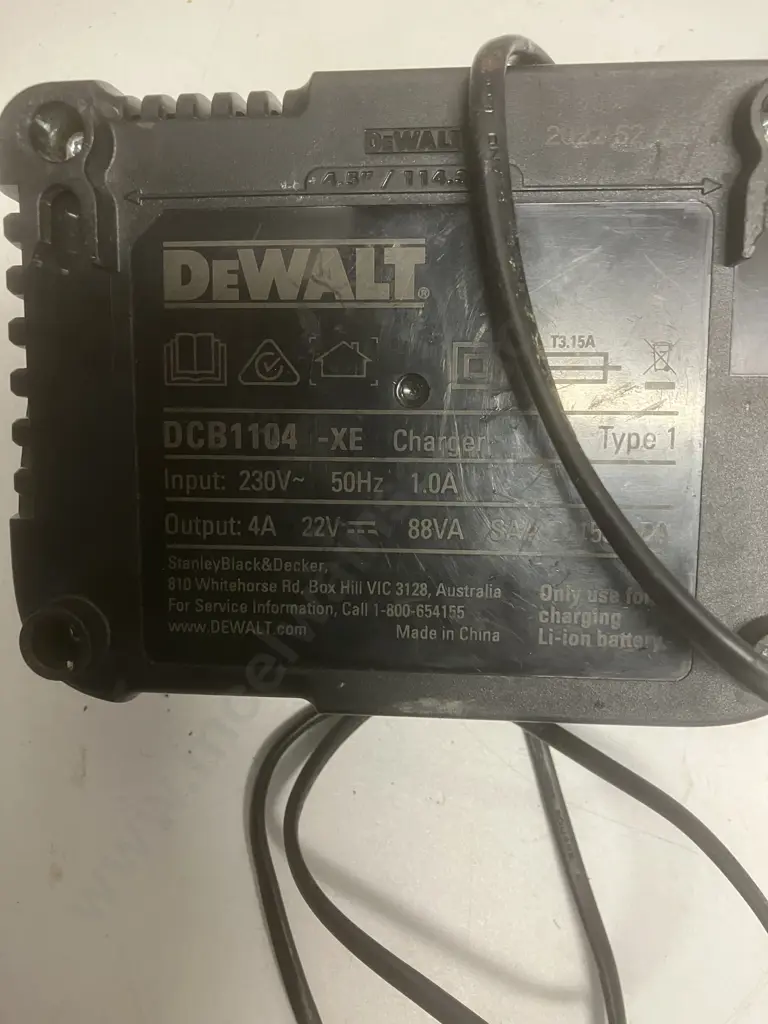 DeWalt DCB1104-XE 12V / 18V XR Li-Ion Charger With 5.0Ah Battery Image 1++