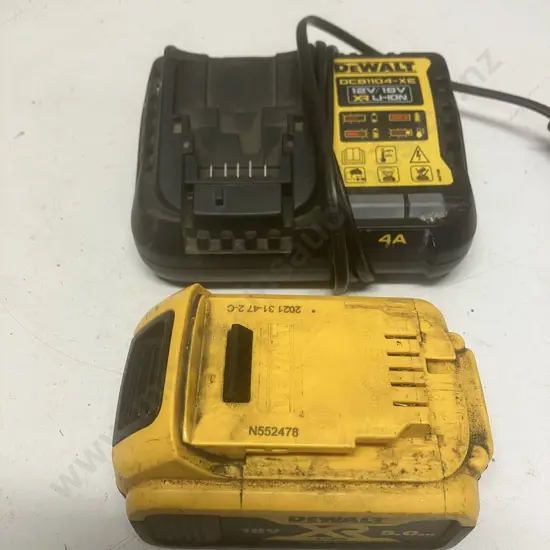 DeWalt DCB1104-XE 12V / 18V XR Li-Ion Charger With 5.0Ah Battery