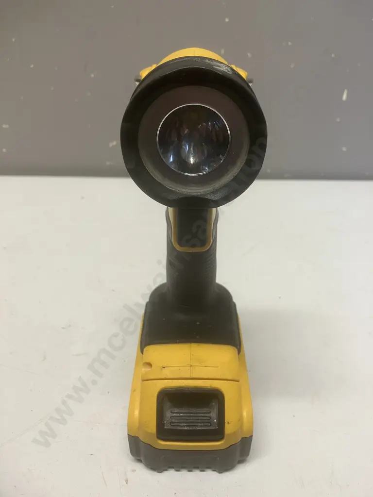 DeWalt DCL040 18V XR Li-Ion Cordless LED Jobsite Torch With 5.0Ah Battery (No Charger) Image 1++