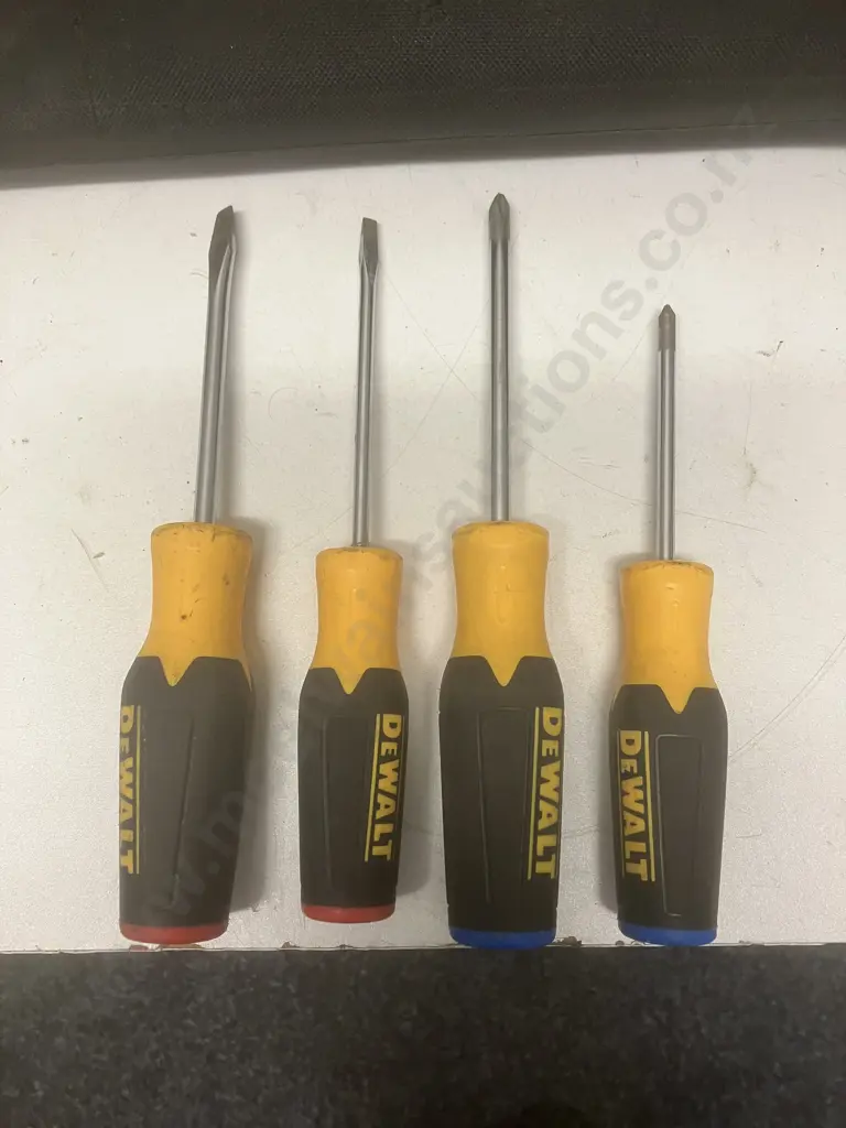 DeWalt Screwdrivers x 4 With DeWalt Carry Bag Image 1++