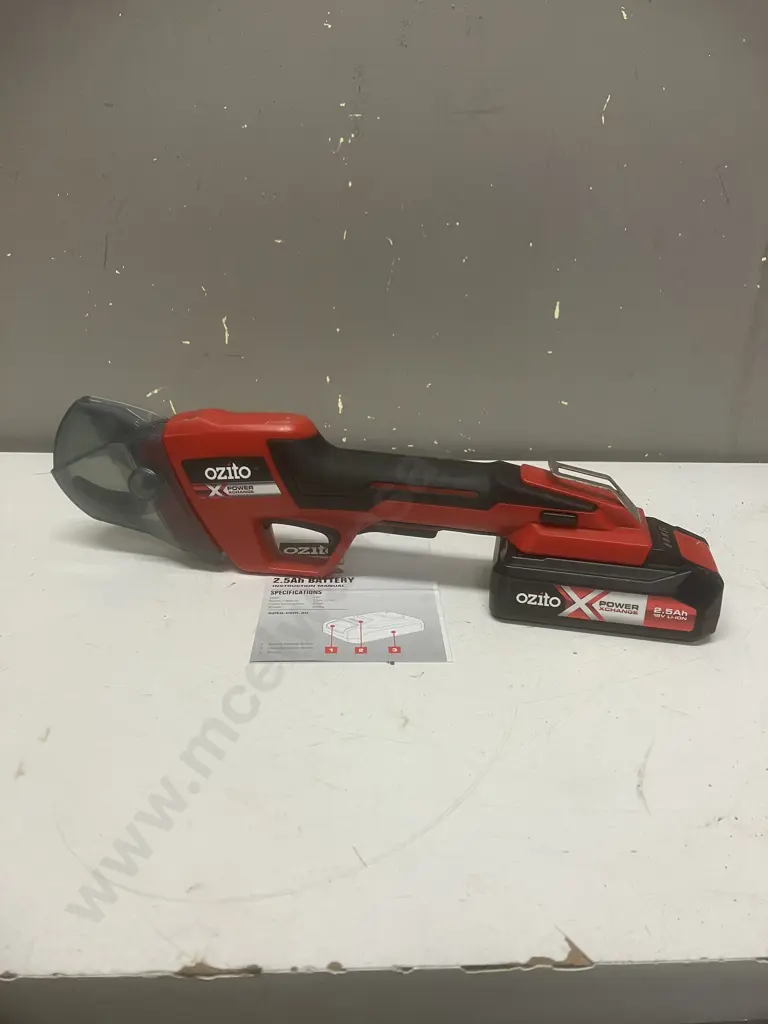Ozito 18V PXPRU-0178 LI-ion Pruning Shears With 2.5Ah Battery (No Charger) Image 1++