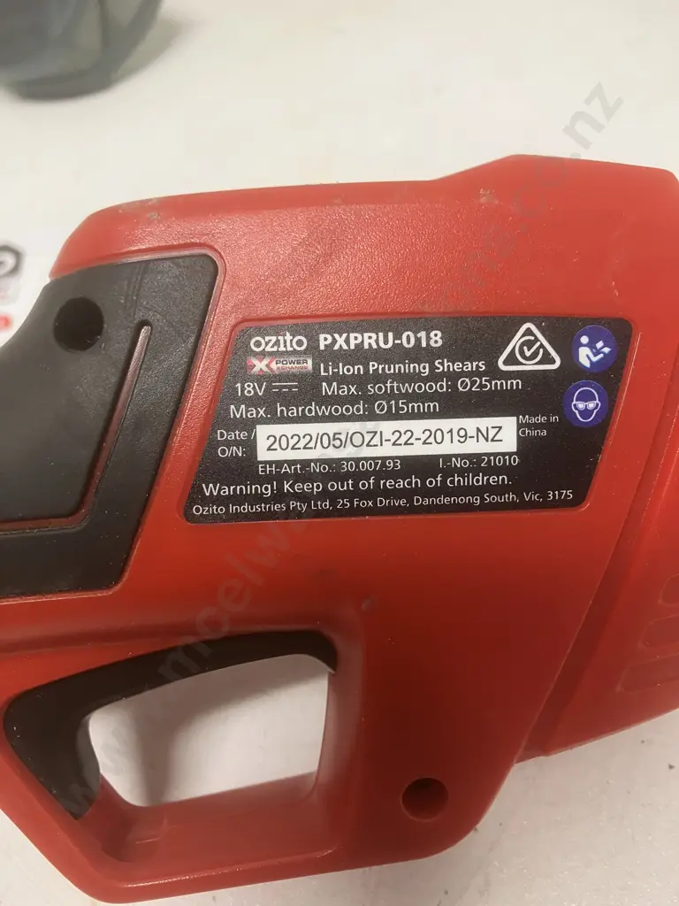 Ozito 18V PXPRU-0178 LI-ion Pruning Shears With 2.5Ah Battery (No Charger) Image 1++