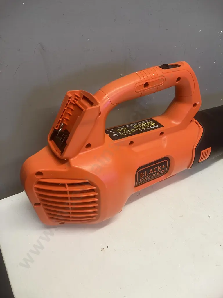 Black & Decker 18V BCBL200-EX Blower With 4.0Ah Battery, Charger & Instructions Image 1++