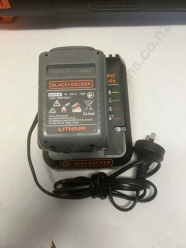 Black & Decker 18V BCBL200-EX Blower With 4.0Ah Battery, Charger & Instructions Image 1++