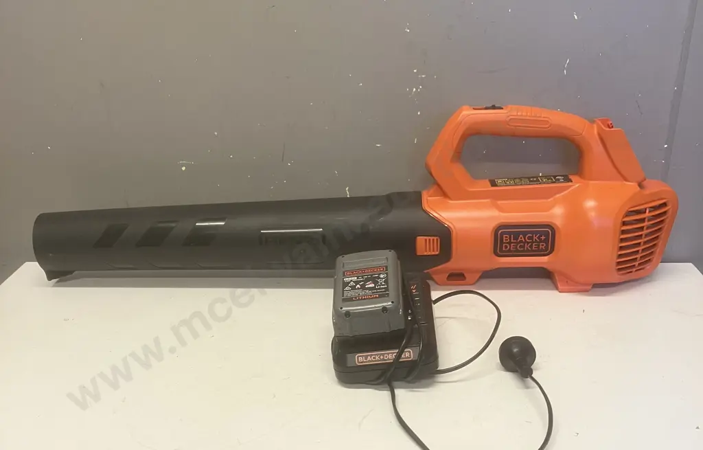 Black & Decker 18V BCBL200-EX Blower With 4.0Ah Battery, Charger & Instructions Image 1++