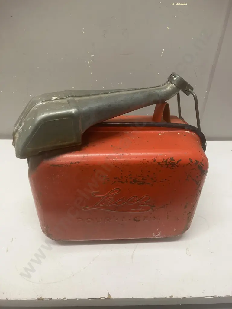 Vintage Lesco Pour-A-Can Image 1++