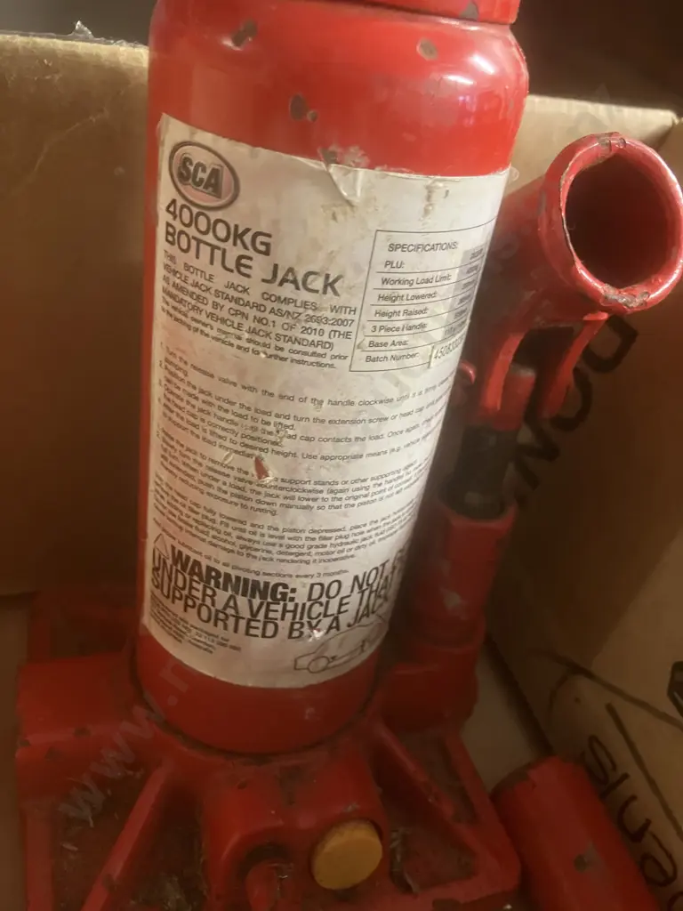 SCA 4000Kg Bottle Jack And Chocks Image 1++