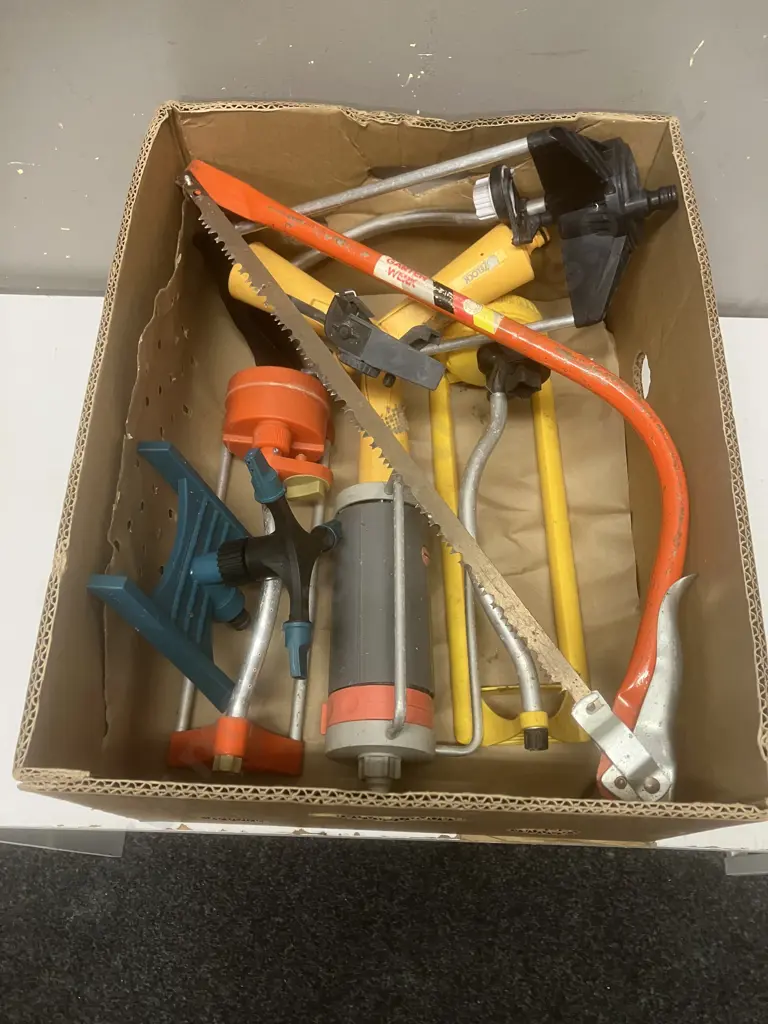 Garten Werk Pruning Saw & Assorted Garden Sprinklers Image 1++