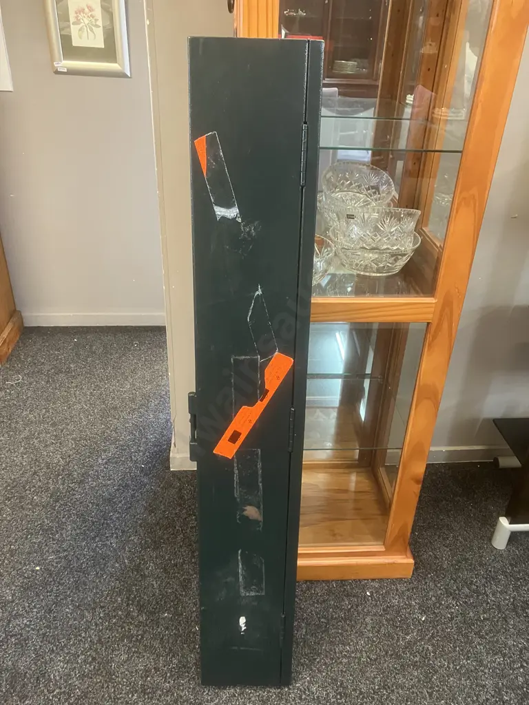 Gun Cabinet - 1 Gun With Padlock & Key. H130 W20 D6cm Image 1++
