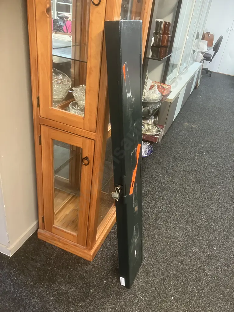 Gun Cabinet - 1 Gun With Padlock & Key. H130 W20 D6cm Image 1++